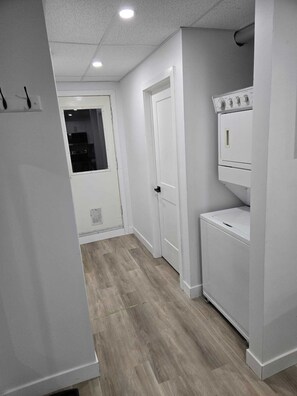 Interior - Cozy comfort in beautiful Mulmur, Ontario.  
Skiing | Trails | Outdoor adventure (Mulmur)