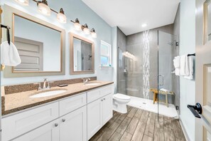 House, Multiple Beds (Mermaid Manor) | Bathroom - Mermaid Manor (Panama City Beach)