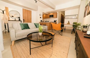 Living area - Tropical Industrial 2Br-Home Office-Floresta Station (Medellín)