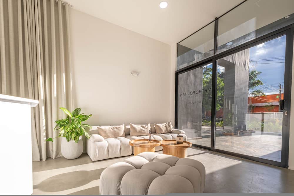 Metropolitan Living - 412b