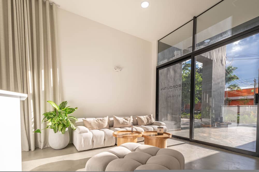 Metropolitan Living - 915