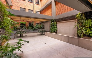 아파트, 흡연 | 1 개의 침실
