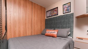 A bedroom with a bed, a nightstand, a wooden wardrobe, and two framed pictures on the wall. - Ayamonte 301a in Medell n (Medellín)