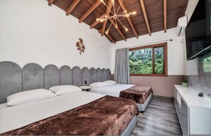 House | 4 bedrooms - Exclusive 4BR Villa With Private Nightclub Pool (Medellín)