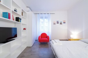 Apartment (1 Bedroom) | Living area | TV - Casa Riboty (Rome)