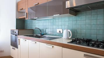 Apartment (2 Bedrooms) | Private kitchen | Espresso maker, microwave, oven, stovetop
