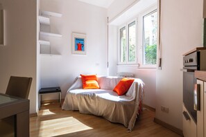Interior - Leoncavallo Retreat (Rome)