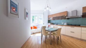 Apartment (2 Bedrooms) | Private kitchen | Espresso maker, microwave, oven, stovetop
