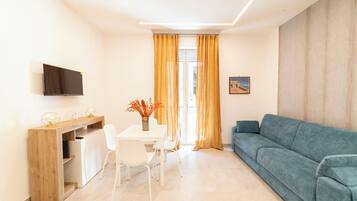 Apartment (2 Bedrooms) | Front of property