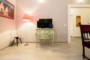 Interior - Via Atri 37 (Naples)