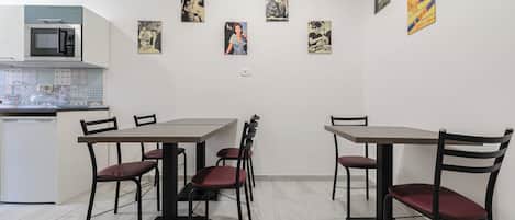 Căn hộ (3 Bedrooms) | Bếp riêng | Dụng cụ pha espresso, lò vi sóng, bếp nấu, ấm điện