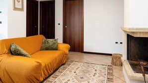 บ้านพัก (2 Bedrooms) | บริเวณนั่งเล่น
