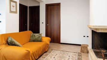 House (2 Bedrooms) | Living area | Fireplace