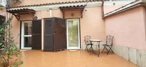 Interior - La Casetta con Giardino al Pigneto (Rome)