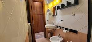Interior - La Casetta con Giardino al Pigneto (Rome)