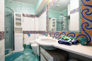 Apartment (2 Bedrooms) | Bathroom | Shower, bidet - Casa Maggio (Vietri sul Mare)