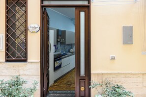 Pintu masuk hartanah