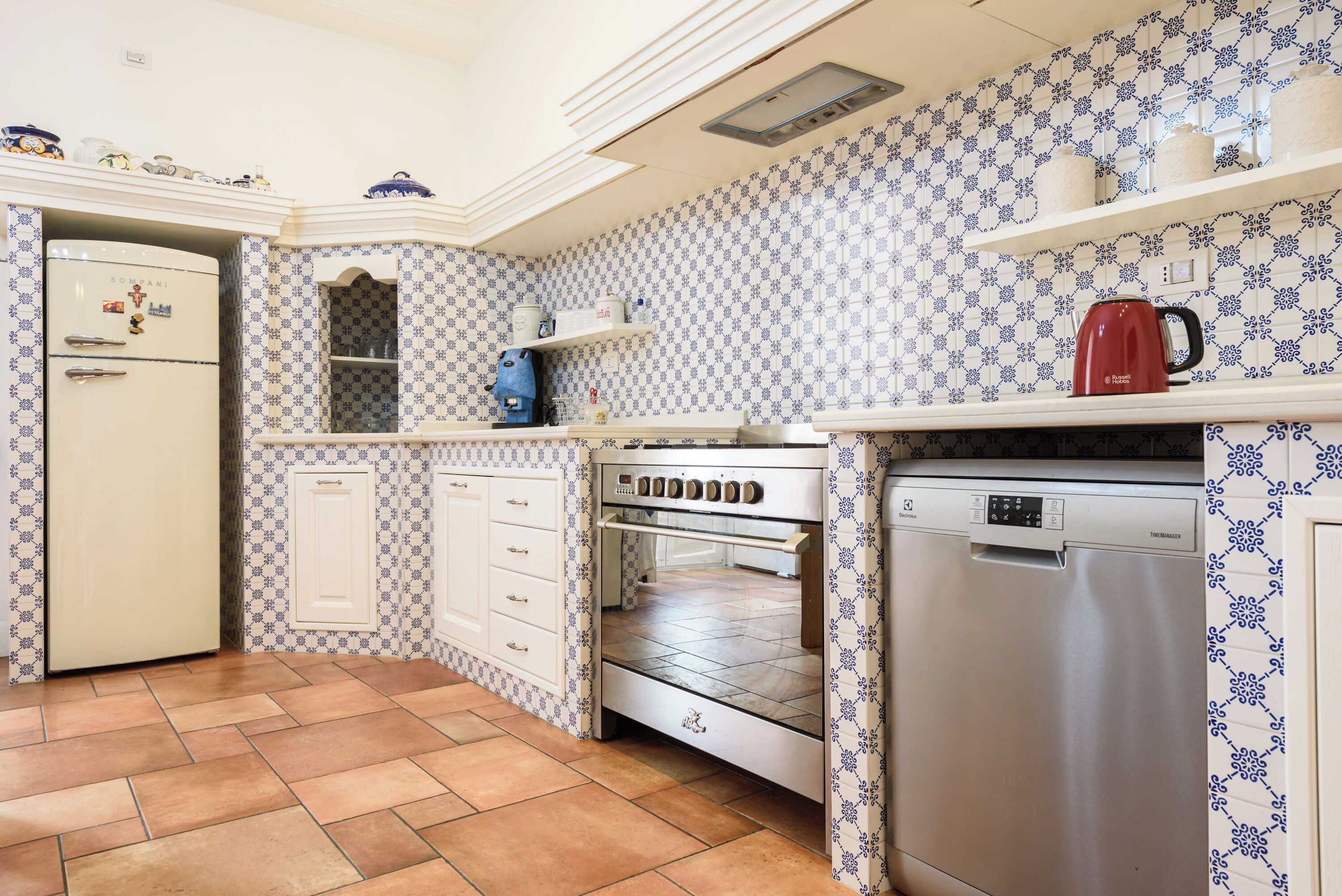Appartement (3 Bedrooms) | Privékeuken | Een espressoapparaat, een oven, een waterkoker