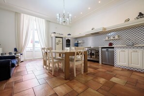 Interior - Palazzo Dello Spagnolo Suite (Naples)
