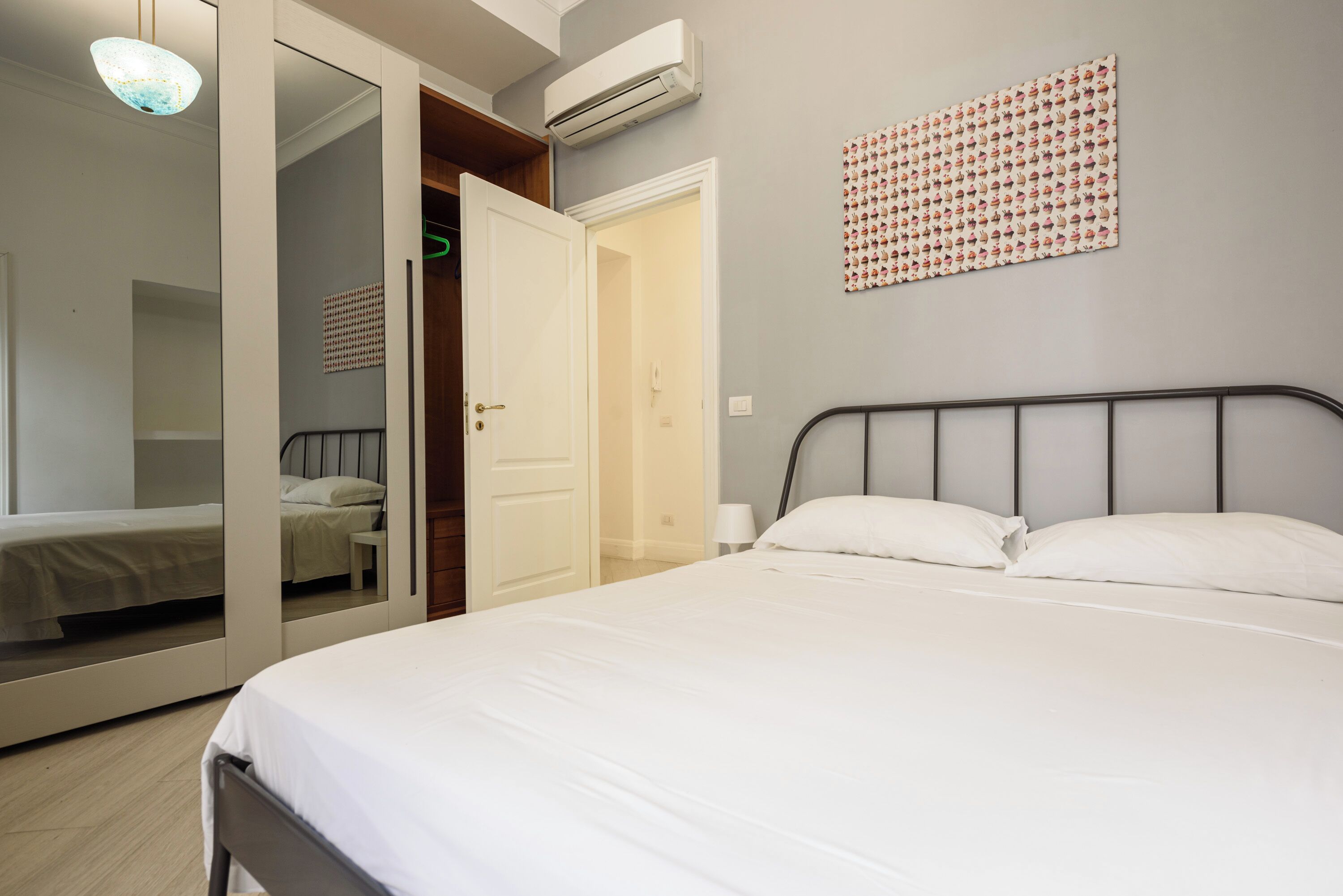 Appartement (3 Bedrooms) | 3 slaapkamers, een laptopwerkplek, een strijkplank/strijkijzer