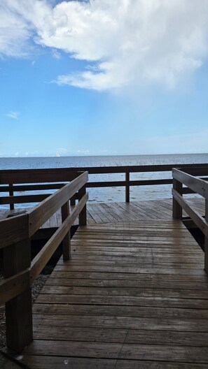 Property grounds - Cozy 1 bedroom Launch pad studio in Titusville near Kennedy space center (Titusville)