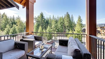 Apartment (2 Bedrooms) | Front of property