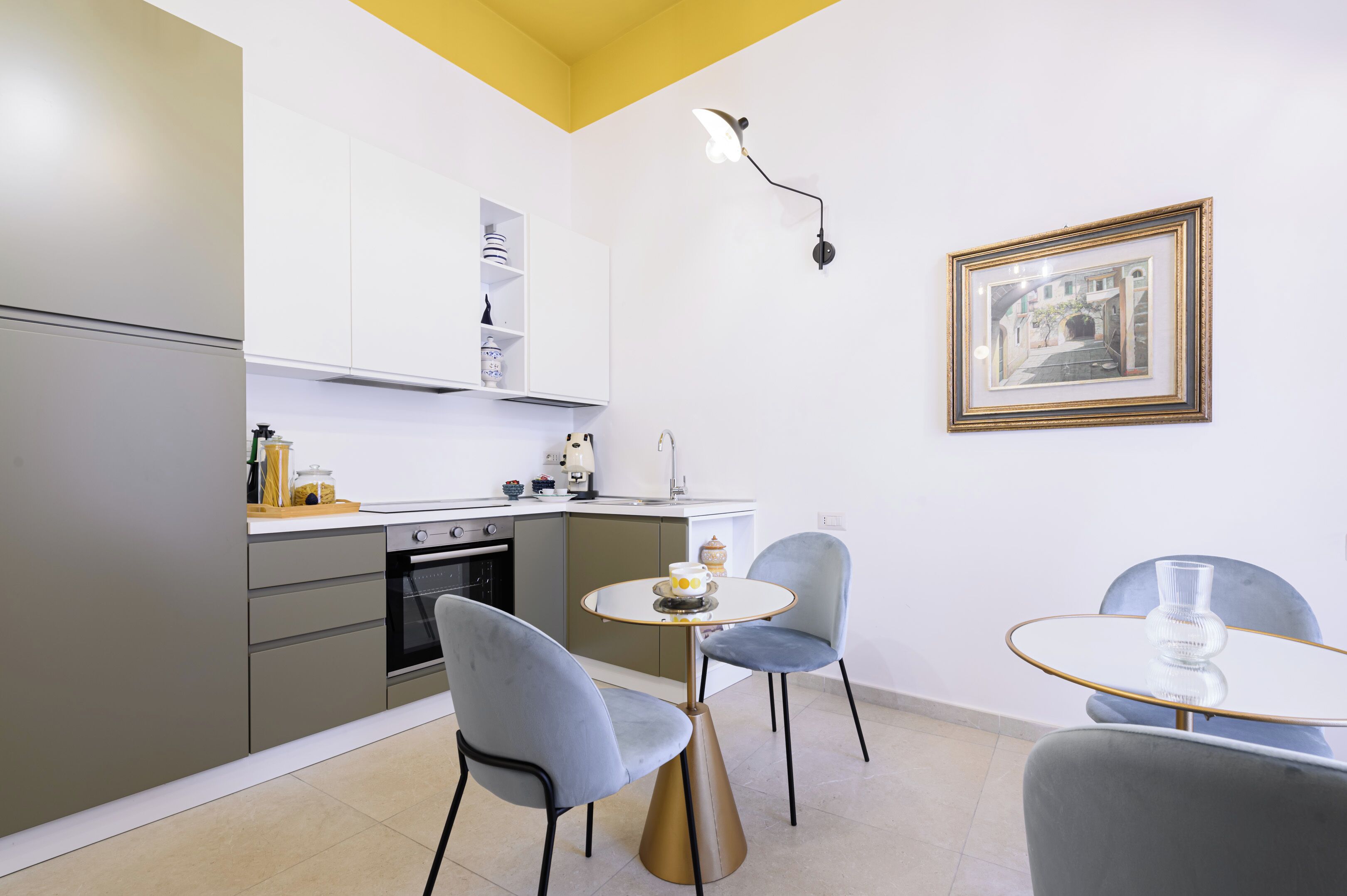 Apartment (5 Bedrooms) | Private kitchen | Espresso maker, oven, stovetop, electric kettle