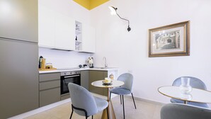 อพาร์ทเมนท์ (5 Bedrooms) | ครัวส่วนตัว | เครื่องชงกาแฟเอสเปรสโซ, เตาอบ, เตาประกอบอาหาร, กาต้มน้ำไฟฟ้า