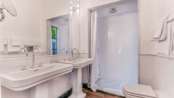 Apartment (0 Bedroom) | Bilik Mandi | Pancuran mandi, bidet