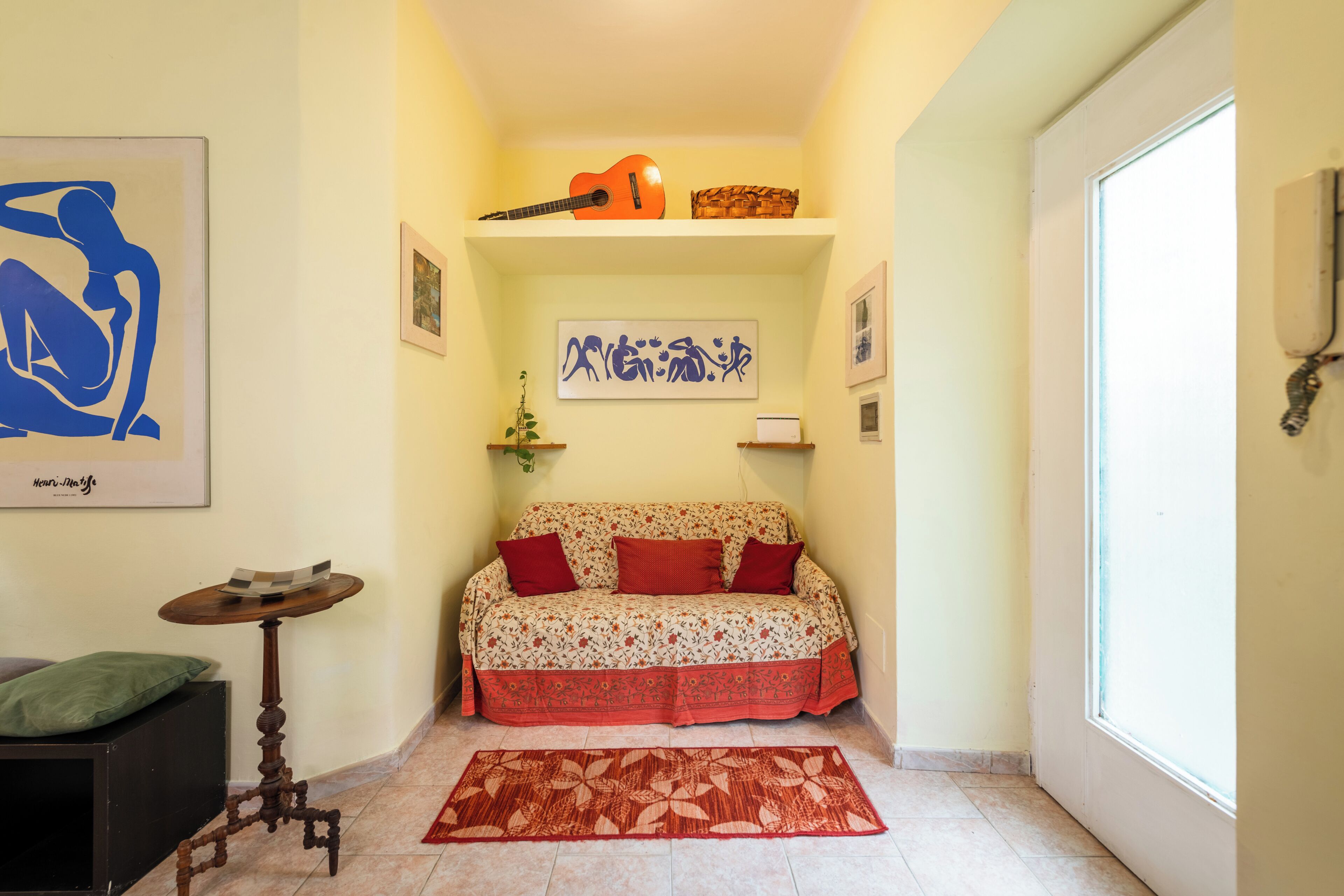 Apartment (1 Bedroom) | Living area