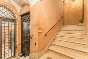 Exterior - Casa Iside (Rome)
