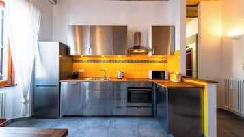 Apartment (2 Bedrooms) | Private kitchenette | Espresso maker, microwave, oven, electric kettle