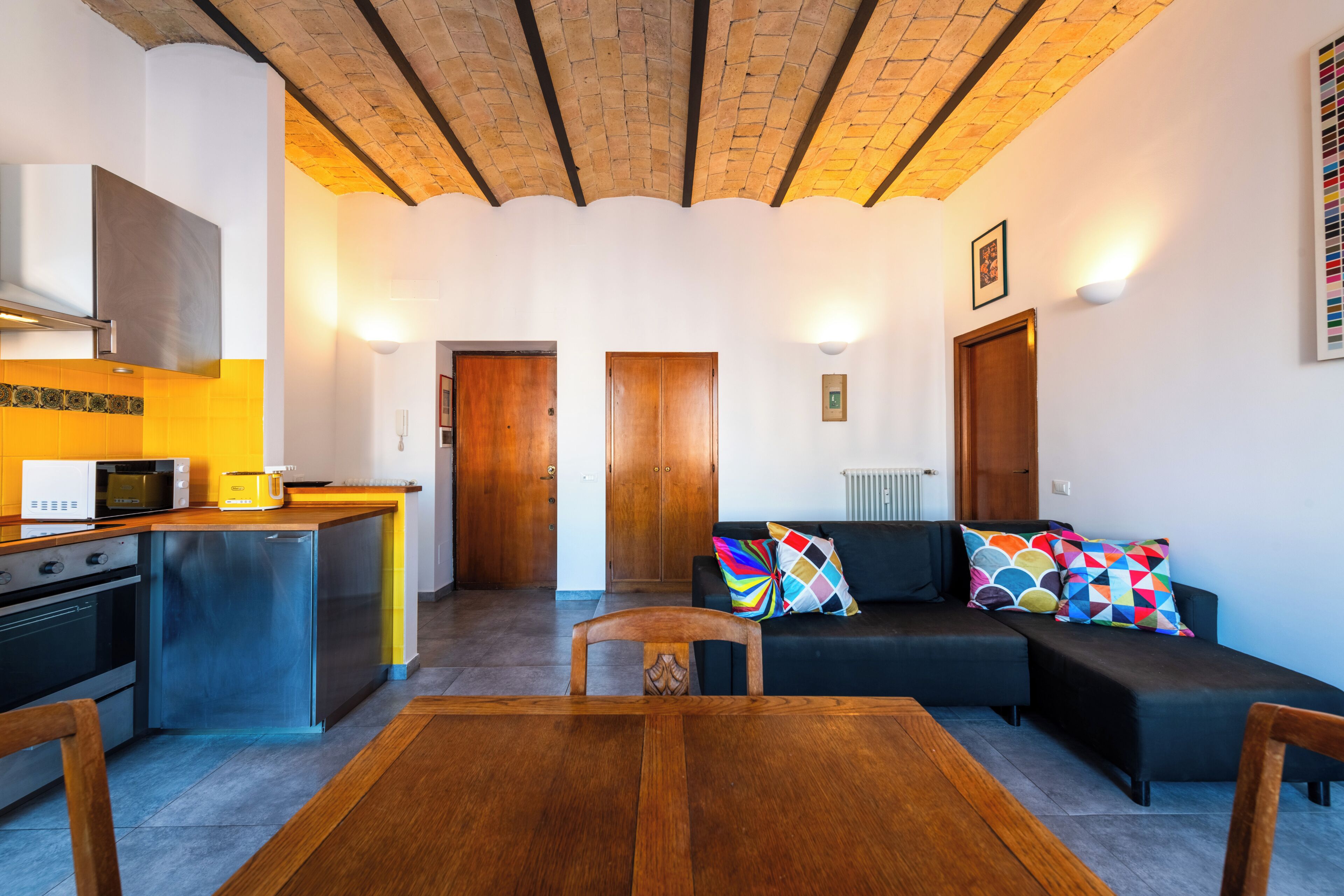 Apartment (2 Bedrooms) | Wohnbereich | 32-Zoll-Smart-TV mit Kabelempfang