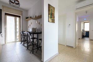 Interior - Via Coriolano 8 (Naples)