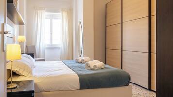 Apartment (1 Bedroom) | 1 bedroom, iron/ironing board, bed sheets