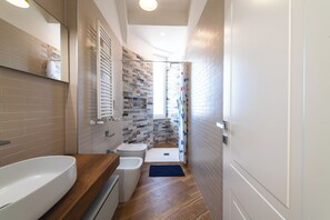 Apartamento (2 Bedrooms) | Banheiro | Chuveiro, bidê