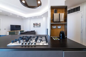 Apartment (2 Bedrooms) | Private kitchen | Microwave, oven, stovetop, dishwasher - Casa del Marchese del Grillo (Rome)