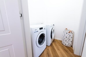 Apartment (2 Bedrooms) | Bathroom | Shower, bidet - Casa del Marchese del Grillo (Rome)