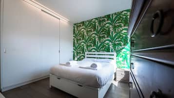 Apartment (1 Bedroom) | 1 bedroom, iron/ironing board, bed sheets
