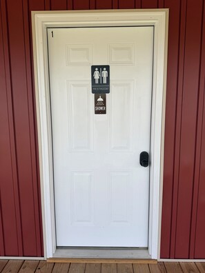 Exterior detail - Cozy 1-bedroom recreational vehicle in marvelous Newport with AC. (Newport)