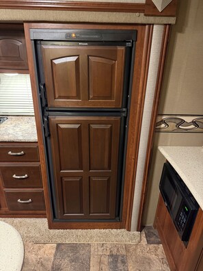 Interior - Cozy 1-bedroom recreational vehicle in marvelous Newport with AC. (Newport)