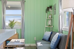 Smart TV - Close to beach, pier and restaurants (Surf City)