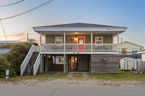 A two-story house with a front porch, a staircase, and a garage. - Close to beach, pier and restaurants (Surf City)