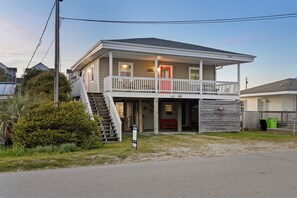 Exterior - Close to beach, pier and restaurants (Surf City)