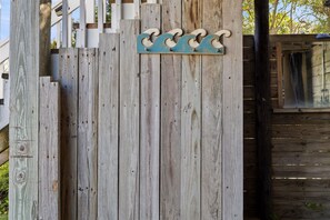 A wooden fence with a decorative metal wave pattern. - Close to beach, pier and restaurants (Surf City)