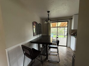 Dining - Quaint 4-bedroom house in peaceful Great Falls neighborhood perfect for families (Great Falls)