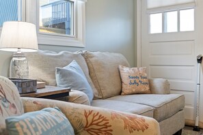 TV, books - Beach bungalow |Fenced yard |Steps to toes in sand (Surf City)