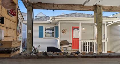 Beach bungalow |Fenced yard |Steps to toes in sand