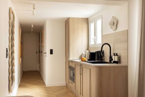 Apartment | Private kitchen - Modern Apartment a/c 1br/2p - Saint-germain (Paris)