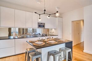 Apartment | Eigene Küche | Kühlschrank, Mikrowelle, Ofen, Herdplatte